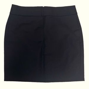 Banana Republic Classic Black Pencil Skirt with zip closure Size 6P NWT